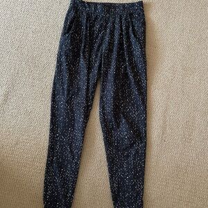 Lululemon fun pants/joggers style, like new! Beautiful pattern and colors